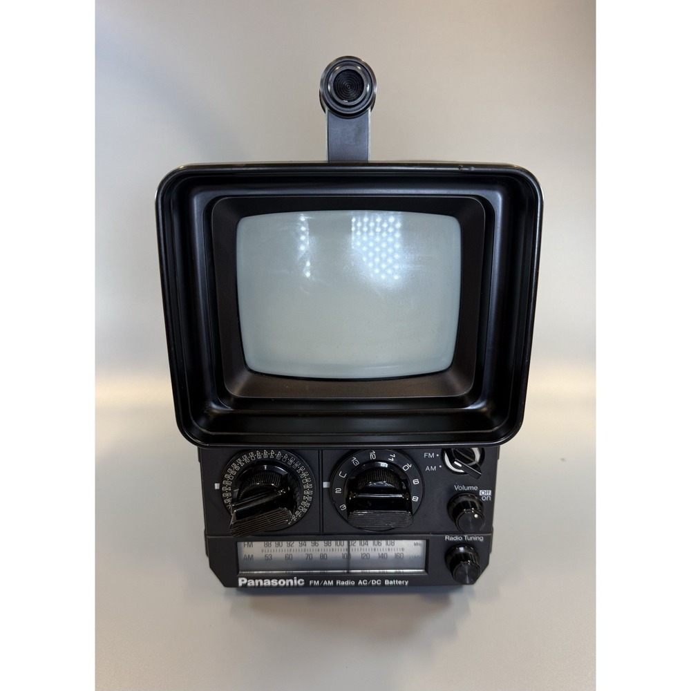 Vintage 1979 Panasonic TR-585 Portable Solid State.  PLEASE READ.
